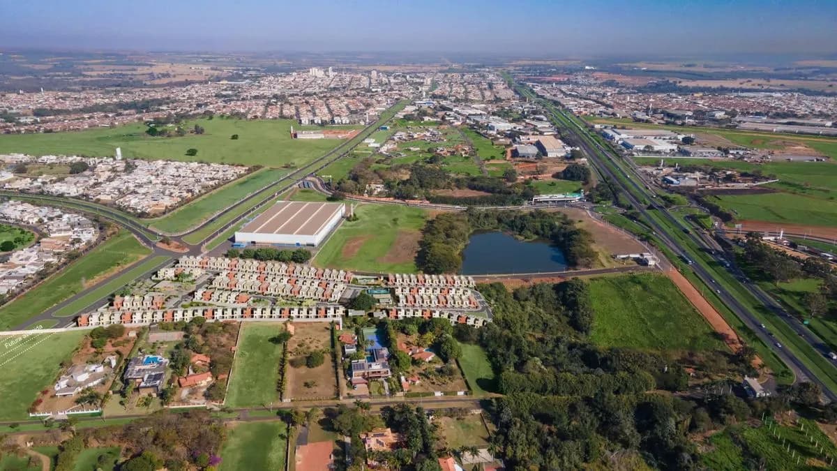 SOBRADO DE 140m² COM 3 SUÍTES NO CONDOMINIO RESERVA IMPPERIAL — foto 1