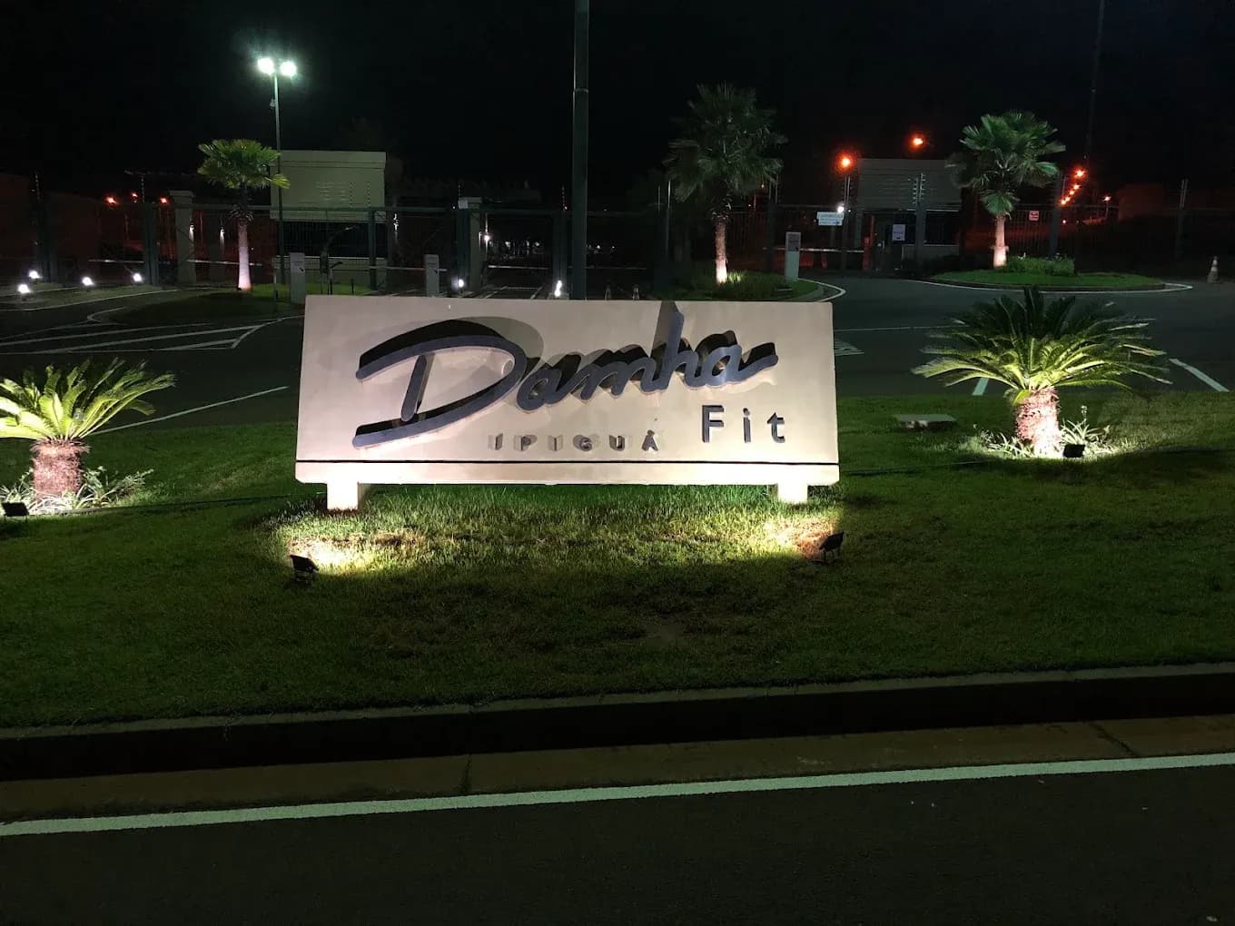 Casa com 3 quartos sendo 1 suíte Condomínio Damha Fit — foto 1