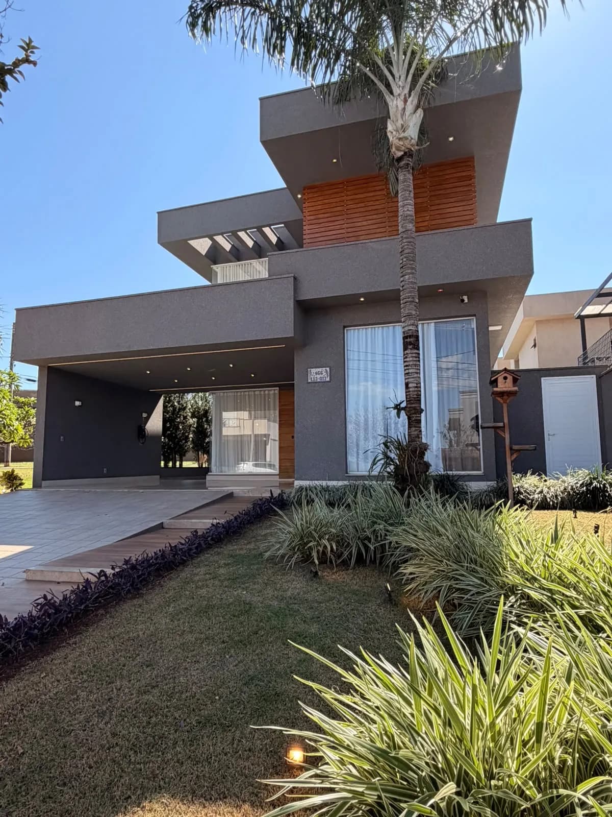CASA COM 3 SUÍTES NO GAIVOTA 1 — foto 1